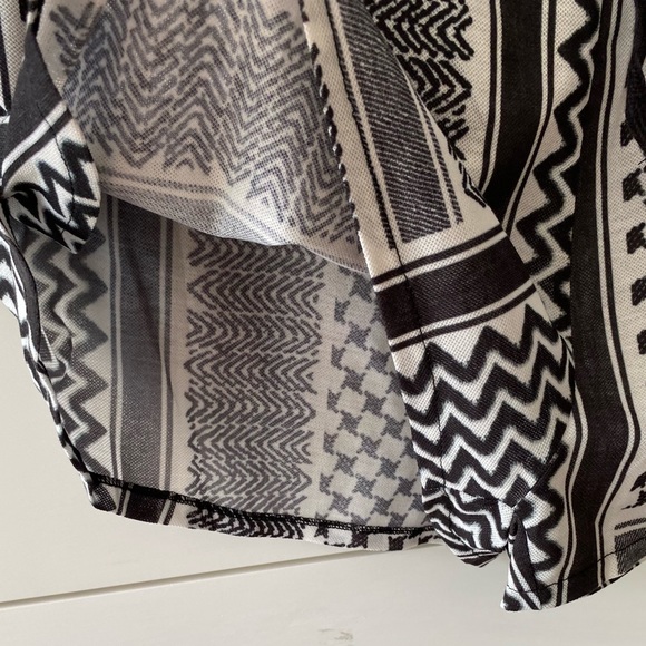 NEW Womens Zara Trafaluc Shorts Romper With Open Slit Back Size Small - Picture 9 of 14